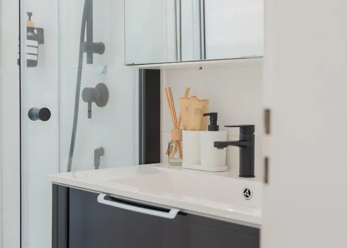 Modernes 4 Personen Zentral 56qm Wlan Gehobene Ausstattung Apartman *